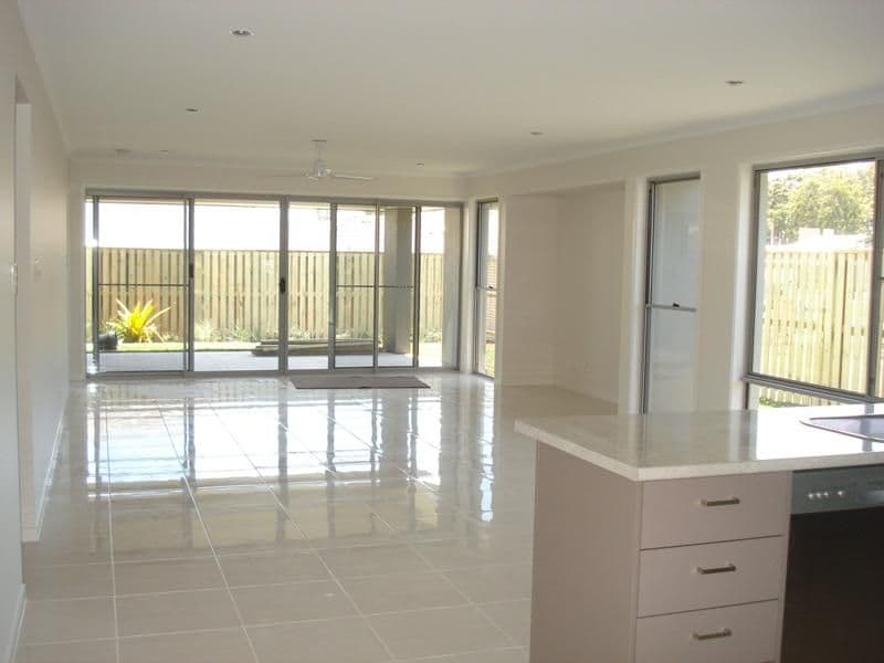 15 Elvena Circuit, LITTLE MOUNTAIN QLD 4551, Little Mountain - Thumbnail 3