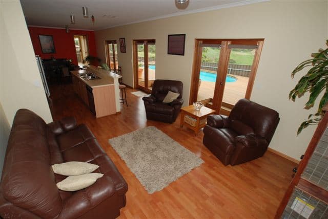 5 Surrey Grove, Point Cook, VIC, 3030, Point Cook - Thumbnail 2