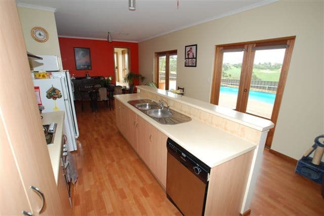 5 Surrey Grove, Point Cook, VIC, 3030, Point Cook - Thumbnail 3
