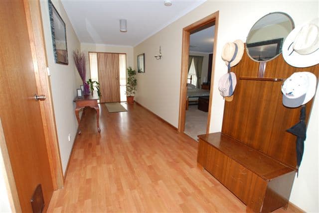 5 Surrey Grove, Point Cook, VIC, 3030, Point Cook - Thumbnail 6