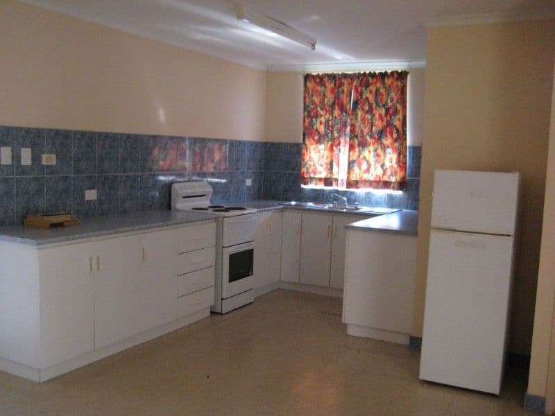 House 2/25 Gwendoline Drive, KATHERINE NT 0850, Katherine - Thumbnail 2