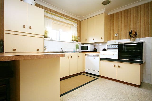 2 Bligh Close, GEORGES HALL NSW 2198, Georges Hall - Thumbnail 3