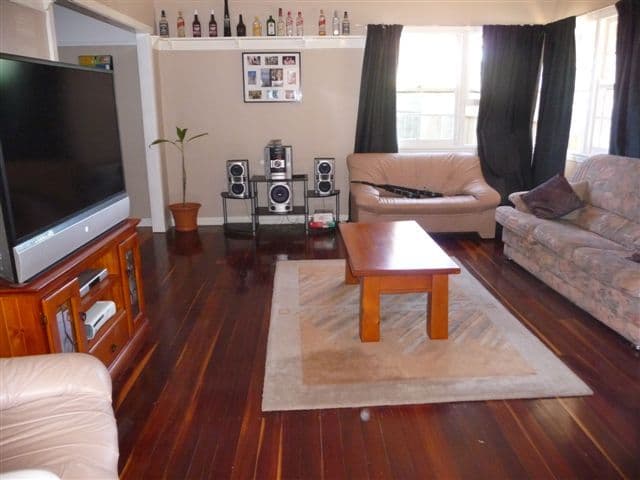 4 Llewellyn Street, CENTENARY HEIGHTS QLD 4350, Centenary Heights - Thumbnail 2