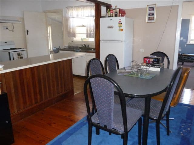 4 Llewellyn Street, CENTENARY HEIGHTS QLD 4350, Centenary Heights - Thumbnail 3