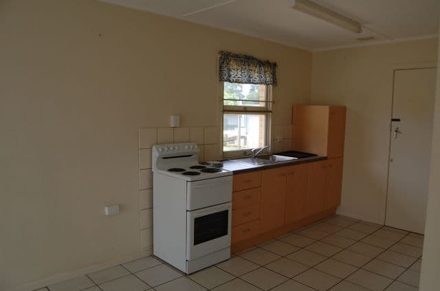 32 Thygesen Street, BUNDABERG NORTH QLD 4670, Bundaberg North - Thumbnail 4