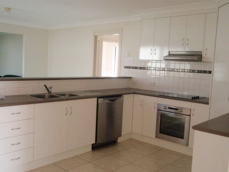 35 Lyons Crescent, WARWICK QLD 4370, Warwick - Thumbnail 2