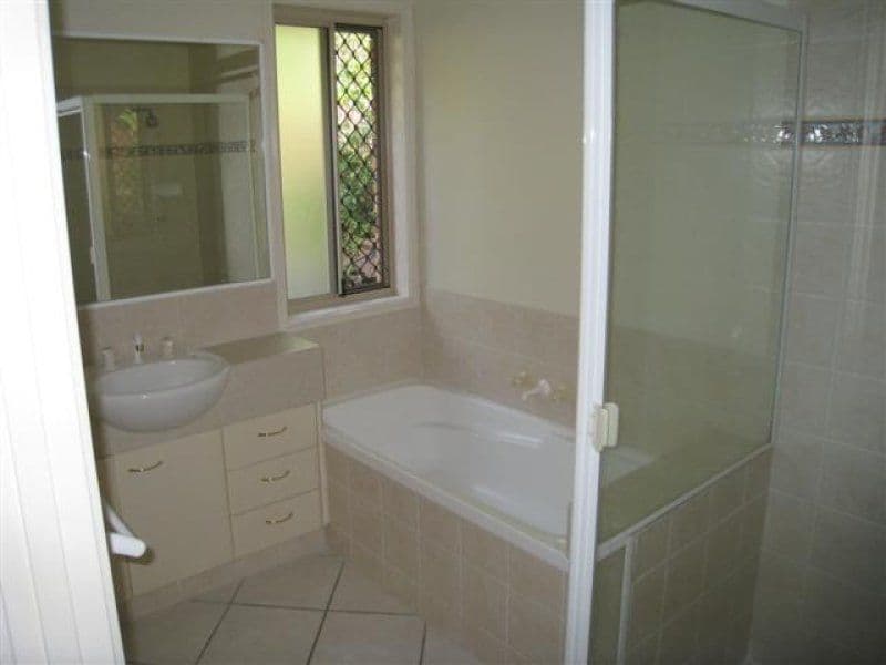 22 White Cap Close, PACIFIC PINES QLD 4211, Pacific Pines - Thumbnail 5