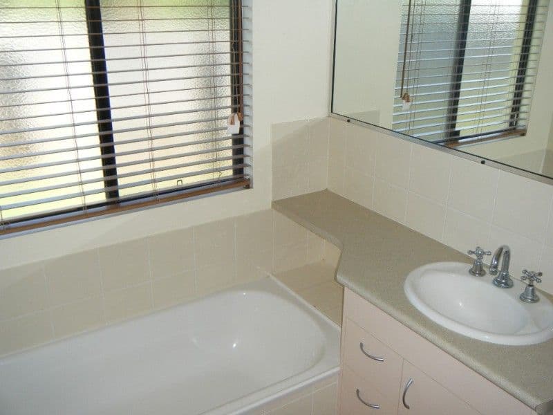 30 Banksia Court, CANNONVALE QLD 4802, Cannonvale - Thumbnail 4