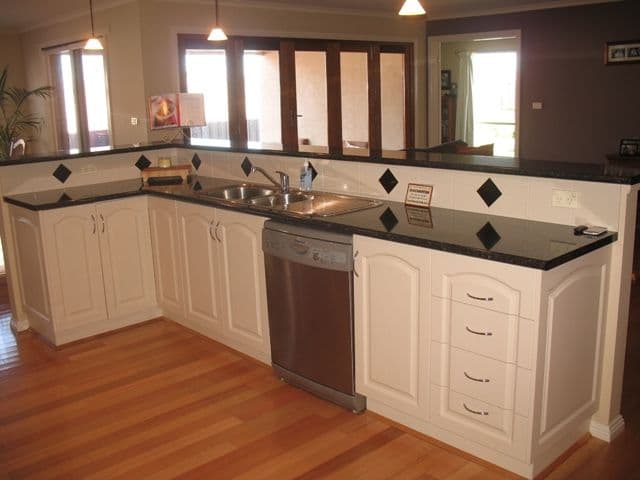 30 Huntingfield Drive, WARRNAMBOOL VIC 3280, Warrnambool - Thumbnail 2
