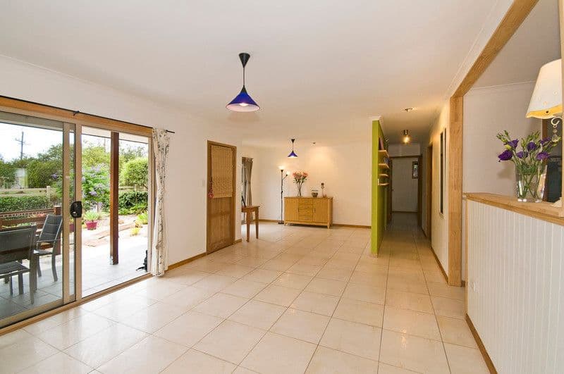 2 Amboina Avenue, PALM BEACH QLD 4221, Palm Beach - Thumbnail 4