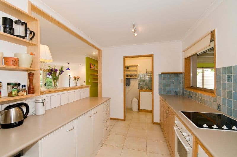 2 Amboina Avenue, PALM BEACH QLD 4221, Palm Beach - Thumbnail 5