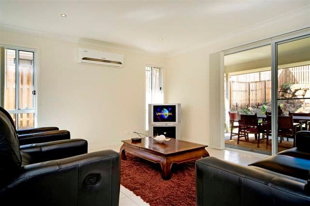 18 Willunga Street, PACIFIC PINES QLD 4211, Pacific Pines - Thumbnail 3