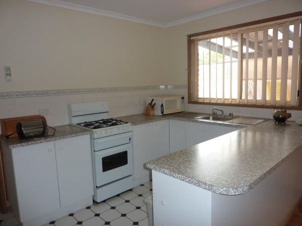1 Oakwood Drive, CARRUM DOWNS VIC 3201, Carrum Downs - Thumbnail 2