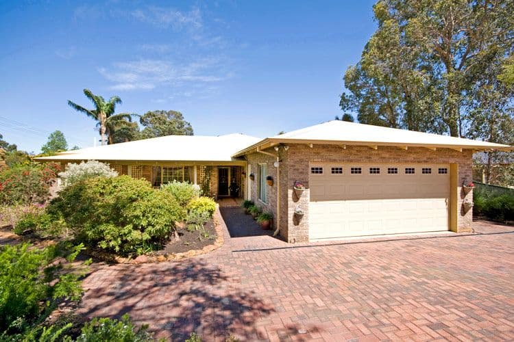 16 Glen Avon Street, LESMURDIE WA 6076, Lesmurdie - Image 1