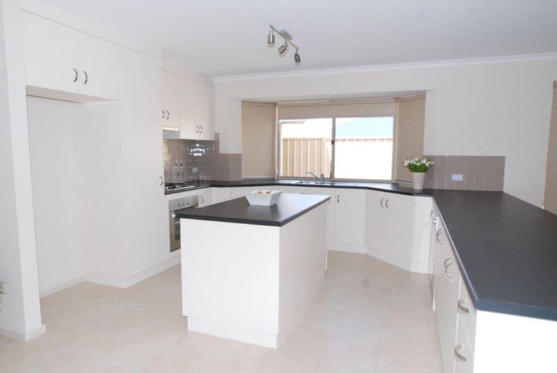 13 Burton Bank, ALDINGA BEACH SA 5173, Aldinga Beach - Thumbnail 2