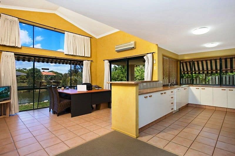 32 Lakes Circuit, BURLEIGH WATERS QLD 4220, Burleigh Waters - Thumbnail 2