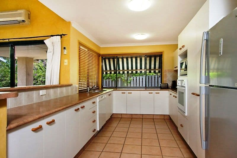 32 Lakes Circuit, BURLEIGH WATERS QLD 4220, Burleigh Waters - Thumbnail 4