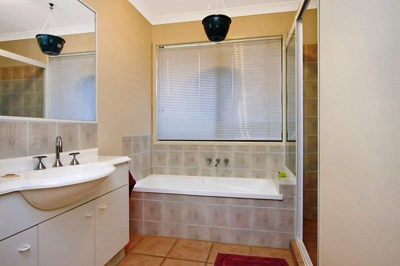 32 Lakes Circuit, BURLEIGH WATERS QLD 4220, Burleigh Waters - Thumbnail 6