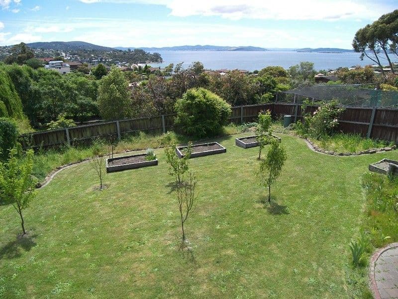 9 Clearwater Court, BLACKMANS BAY TAS 7052, Blackmans Bay - Thumbnail 2