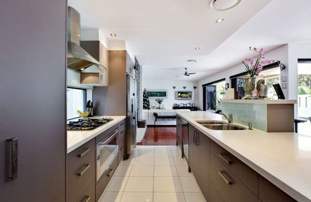 7 Seabeach Avenue, MERMAID BEACH QLD 4218, Mermaid Beach - Thumbnail 4