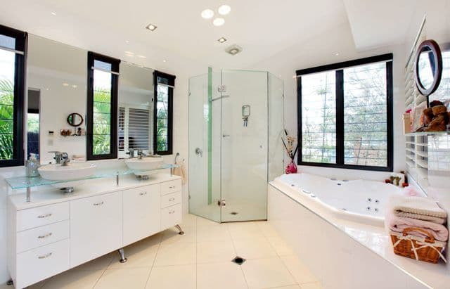 7 Seabeach Avenue, MERMAID BEACH QLD 4218, Mermaid Beach - Thumbnail 7