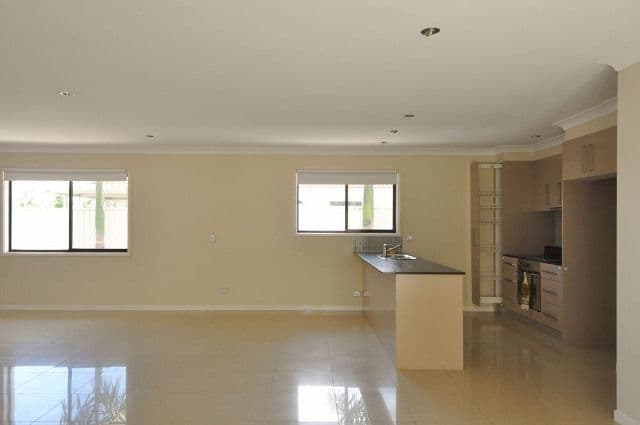 52 Annerley Avenue, RUNAWAY BAY QLD 4216, Runaway Bay - Thumbnail 2