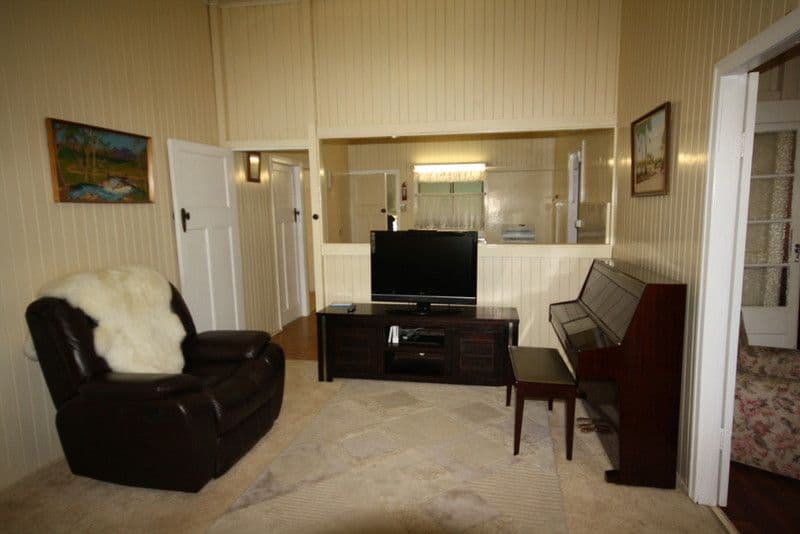 38 Strathdee Street, MUNDUBBERA QLD 4626, Mundubbera - Thumbnail 2