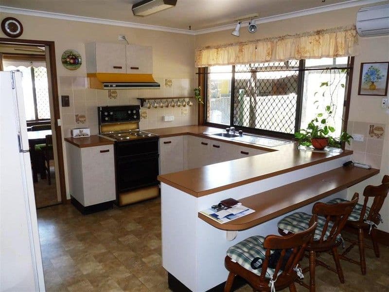 10 Nandeebie Court, Cleveland QLD 4163, Cleveland - Thumbnail 2