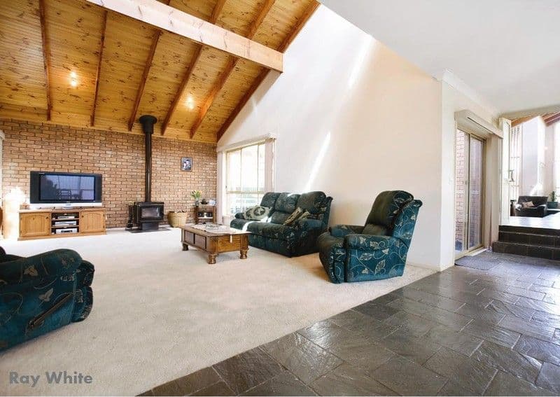 15 Strahan Court, KEILOR DOWNS VIC 3038, Keilor Downs - Thumbnail 2