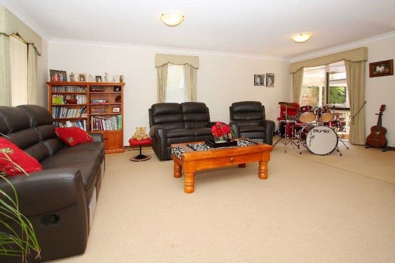 9 Veronica Crescent, MILL PARK VIC 3082, Mill Park - Thumbnail 2