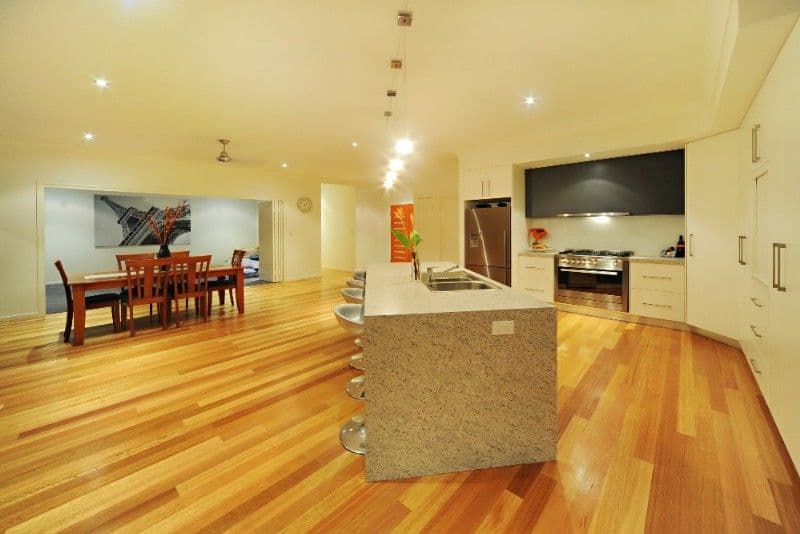 10 Johnquill Court, CANNONVALE QLD 4802, Cannonvale - Thumbnail 2