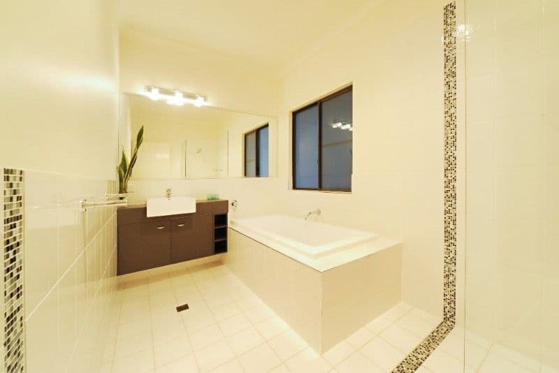 10 Johnquill Court, CANNONVALE QLD 4802, Cannonvale - Thumbnail 8