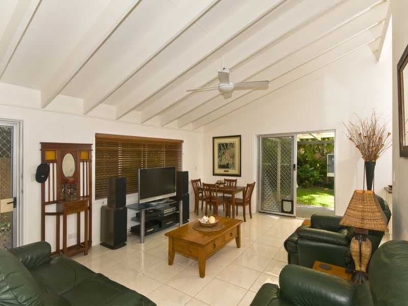 55 Leyte Avenue, PALM BEACH QLD 4221, Palm Beach - Thumbnail 2