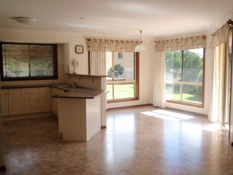 5 Rebecca Court, WARWICK QLD 4370, Warwick - Thumbnail 3