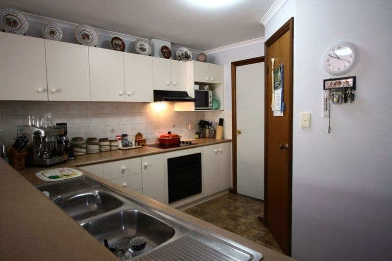 4 Edwards Crescent, WAIKERIE SA 5330, Waikerie - Thumbnail 2