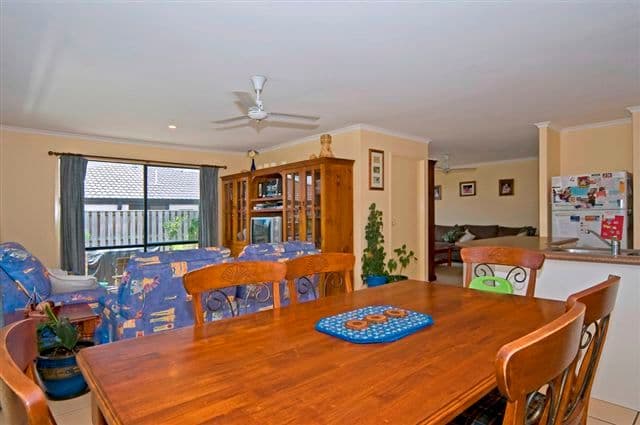 13 Catchlove Street, MAUDSLAND QLD 4210, Maudsland - Thumbnail 2