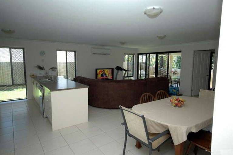 13 Highland Place, FOREST LAKE QLD 4078, Forest Lake - Thumbnail 2