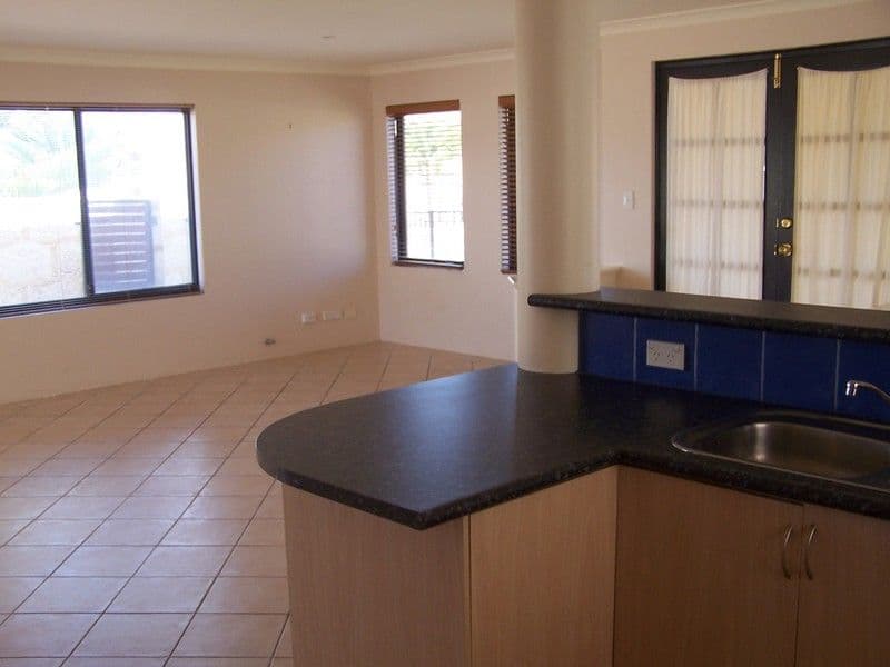 36 Westview Parade, WANNANUP WA 6210, Wannanup - Thumbnail 2