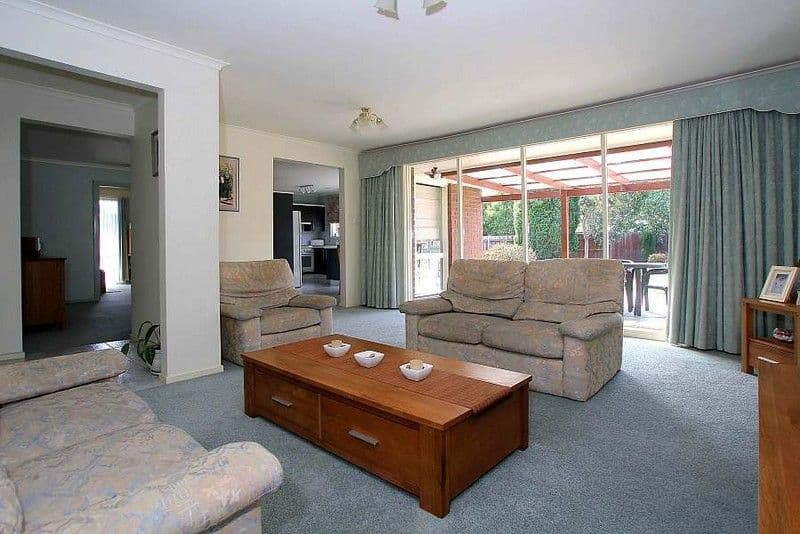 16 Tintern Crescent, WANTIRNA SOUTH VIC 3152, Wantirna South - Thumbnail 2