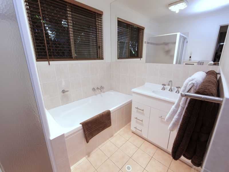 30 Amboina Avenue, PALM BEACH QLD 4221, Palm Beach - Thumbnail 7