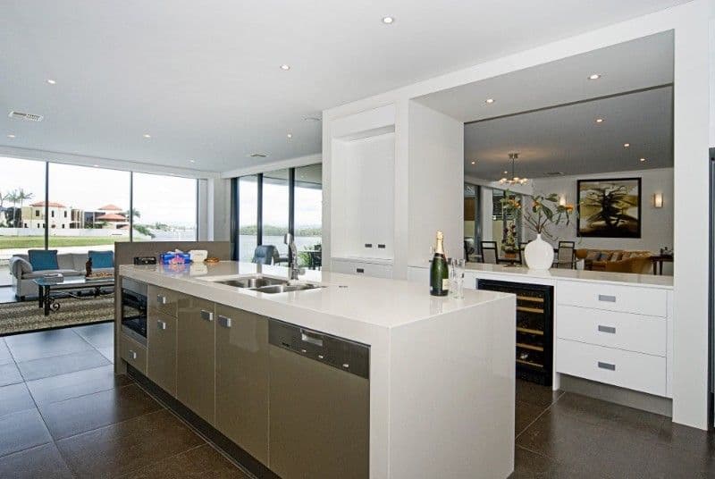 36 Knightsbridge Pde West, PARADISE POINT QLD 4216, Paradise Point - Thumbnail 4