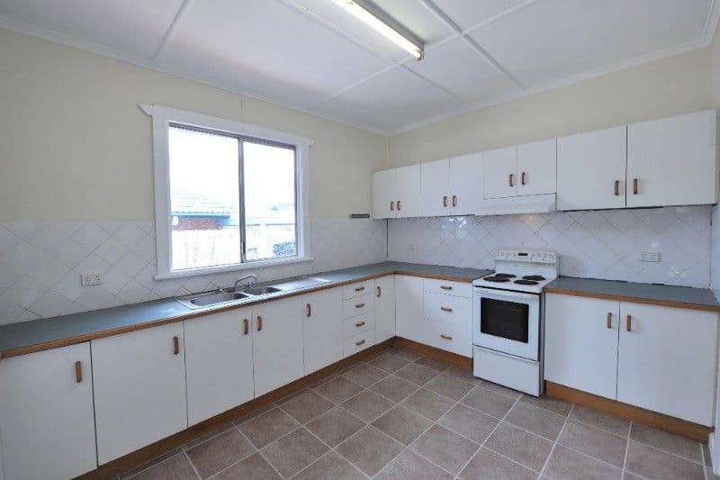 20 Blackdown Street, HARRISTOWN QLD 4350, Harristown - Thumbnail 2