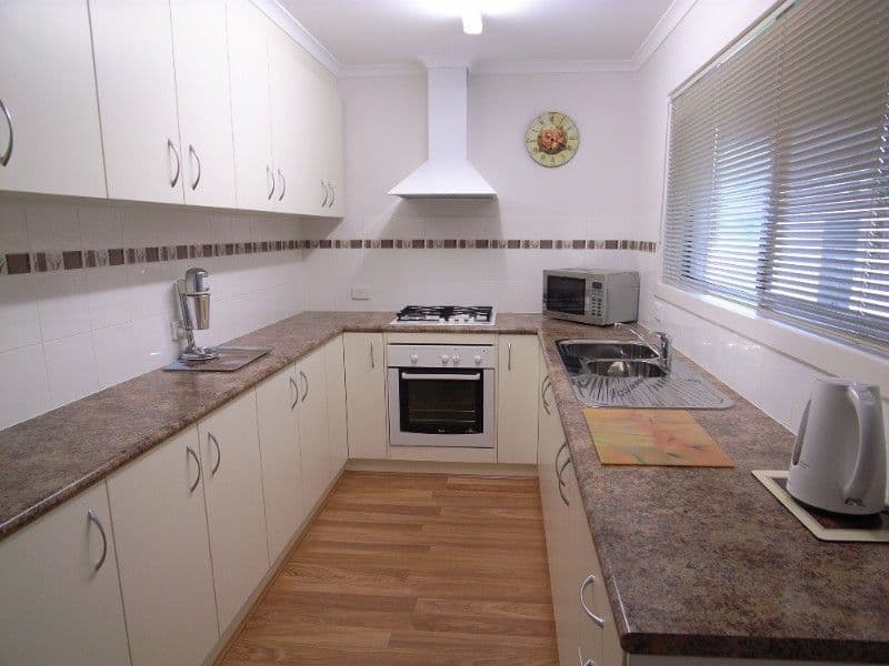 8 Huggard Street, SHEPPARTON VIC 3630, Shepparton - Thumbnail 2