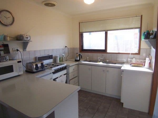 34 Greenwood Drive, CARRUM DOWNS VIC 3201, Carrum Downs - Thumbnail 2