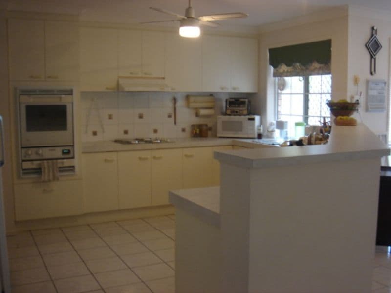 4 Poinciana Place, EIGHT MILE PLAINS QLD 4113, Eight Mile Plains - Thumbnail 3