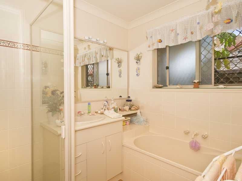 14 Typha Place, ELANORA QLD 4221, Elanora - Thumbnail 3