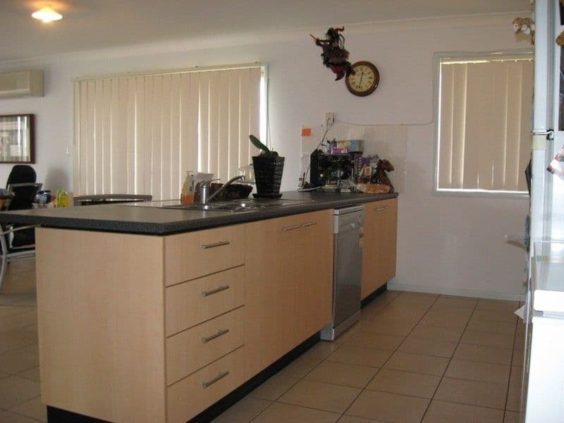 25 Taylor Street, OAKEY QLD 4401, Oakey - Thumbnail 6