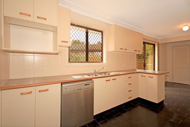 7 Raymond Place, ENGADINE NSW 2233, Engadine - Thumbnail 4
