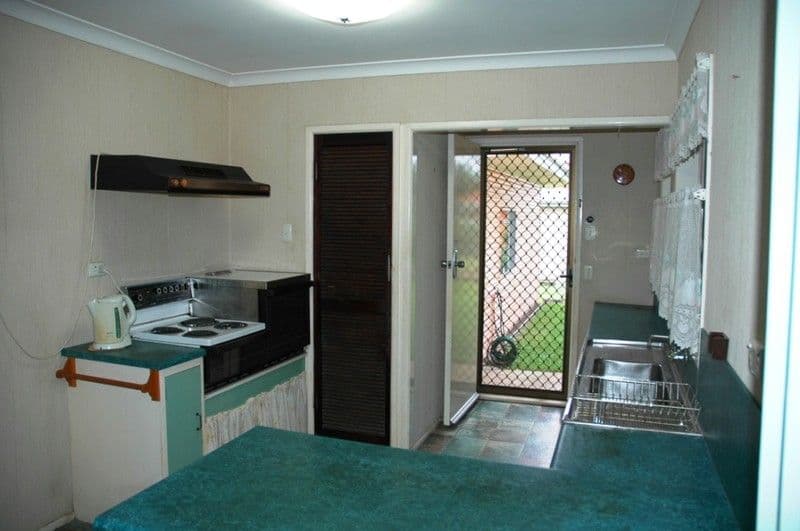 30 Hibiscus Avenue, REDCLIFFE QLD 4020, Redcliffe - Thumbnail 3