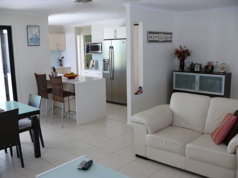 24 Tamworth Drive, HELENSVALE QLD 4212, Helensvale - Thumbnail 3